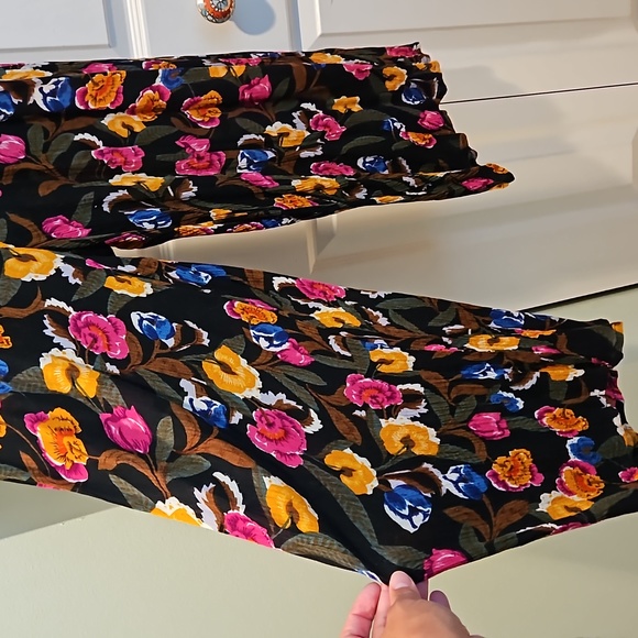 Size small capri jump suit - Picture 2 of 4